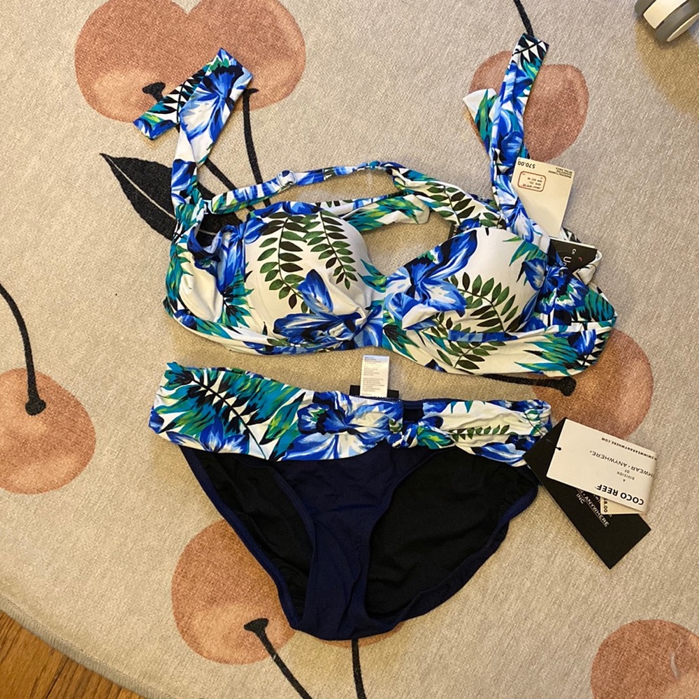 NWT never worn coco reef bikini set